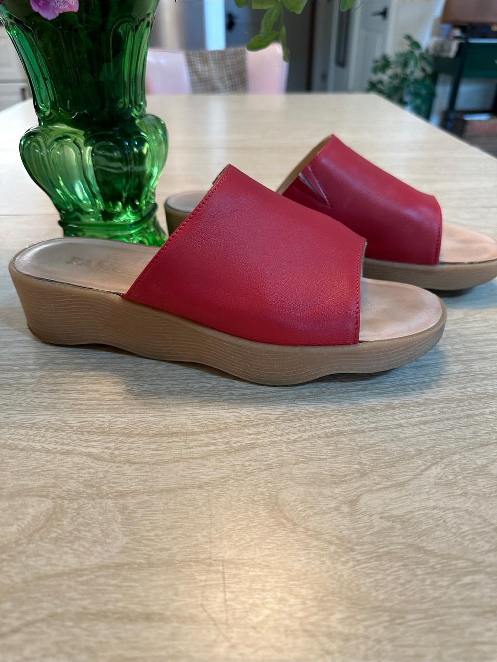 Famolare Slide-N-Seek Get There Red Slip On Sandals